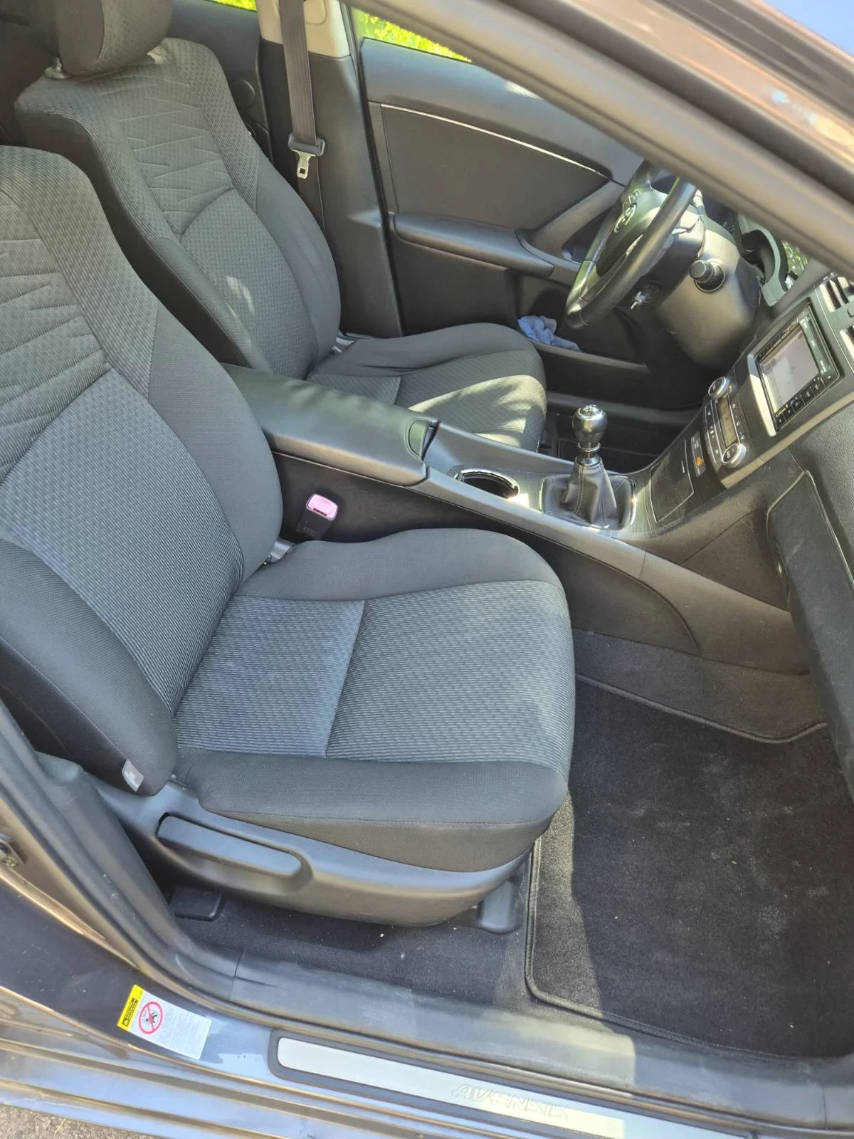 Toyota Avensis 1.8i, снимка 14 - Автомобили и джипове - 55680898
