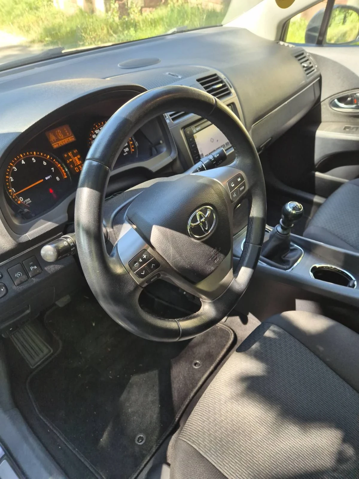 Toyota Avensis 1.8i, снимка 13 - Автомобили и джипове - 55680898