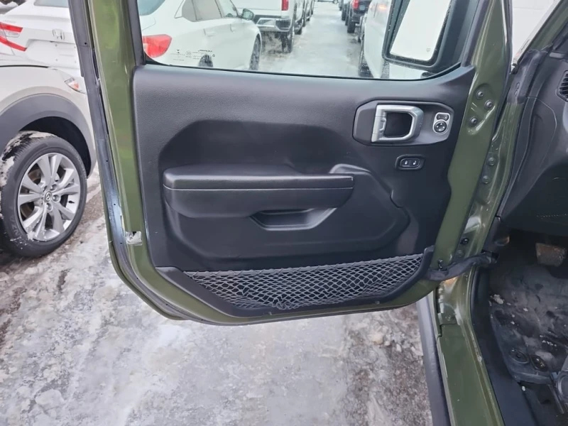 Jeep Wrangler * UNLIMITED WILLYS * CARFAX * Без инциденти * , снимка 11 - Автомобили и джипове - 53259529