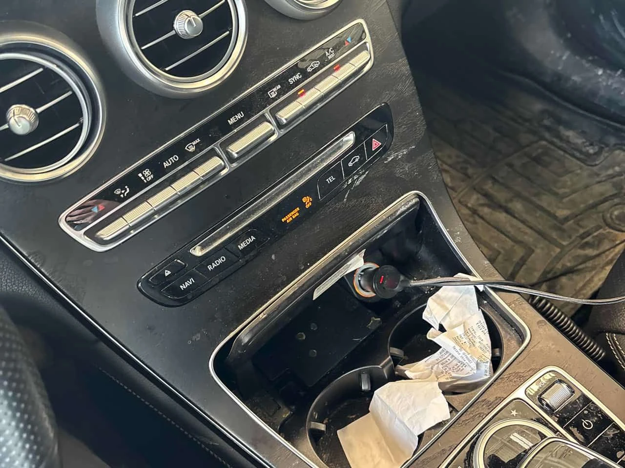 Mercedes-Benz GLC 300 /ПАНОРАМА/ПРЕДСТАВИТЕЛСТВО НА MERCEDES, снимка 10 - Автомобили и джипове - 54184059