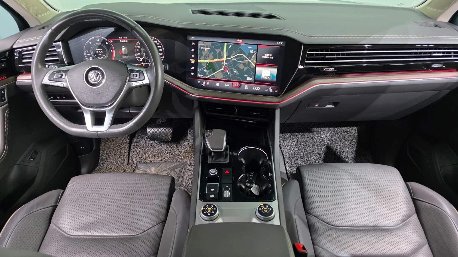 VW Touareg PRESTIGE* ОБДУХ* ДИСТРОНИК* ВЪЗДУХ* MATRIX* MАСАЖ*, снимка 6 - Автомобили и джипове - 54785318