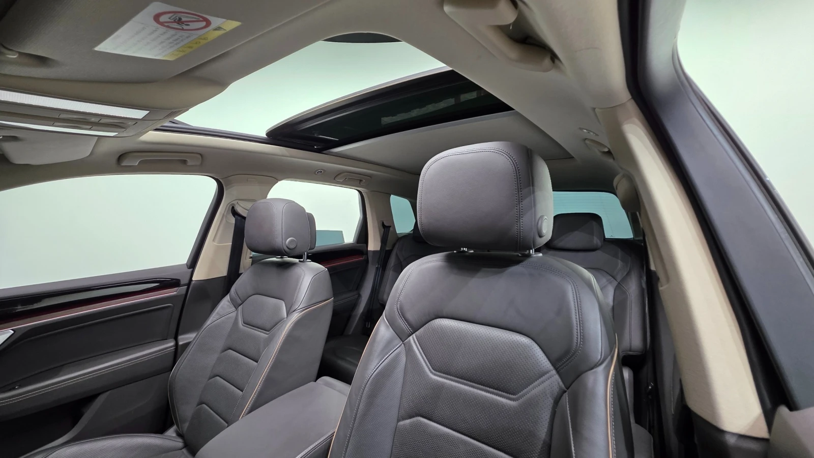 VW Touareg PRESTIGE* ОБДУХ* ДИСТРОНИК* ВЪЗДУХ* MATRIX* MАСАЖ*, снимка 8 - Автомобили и джипове - 54785318