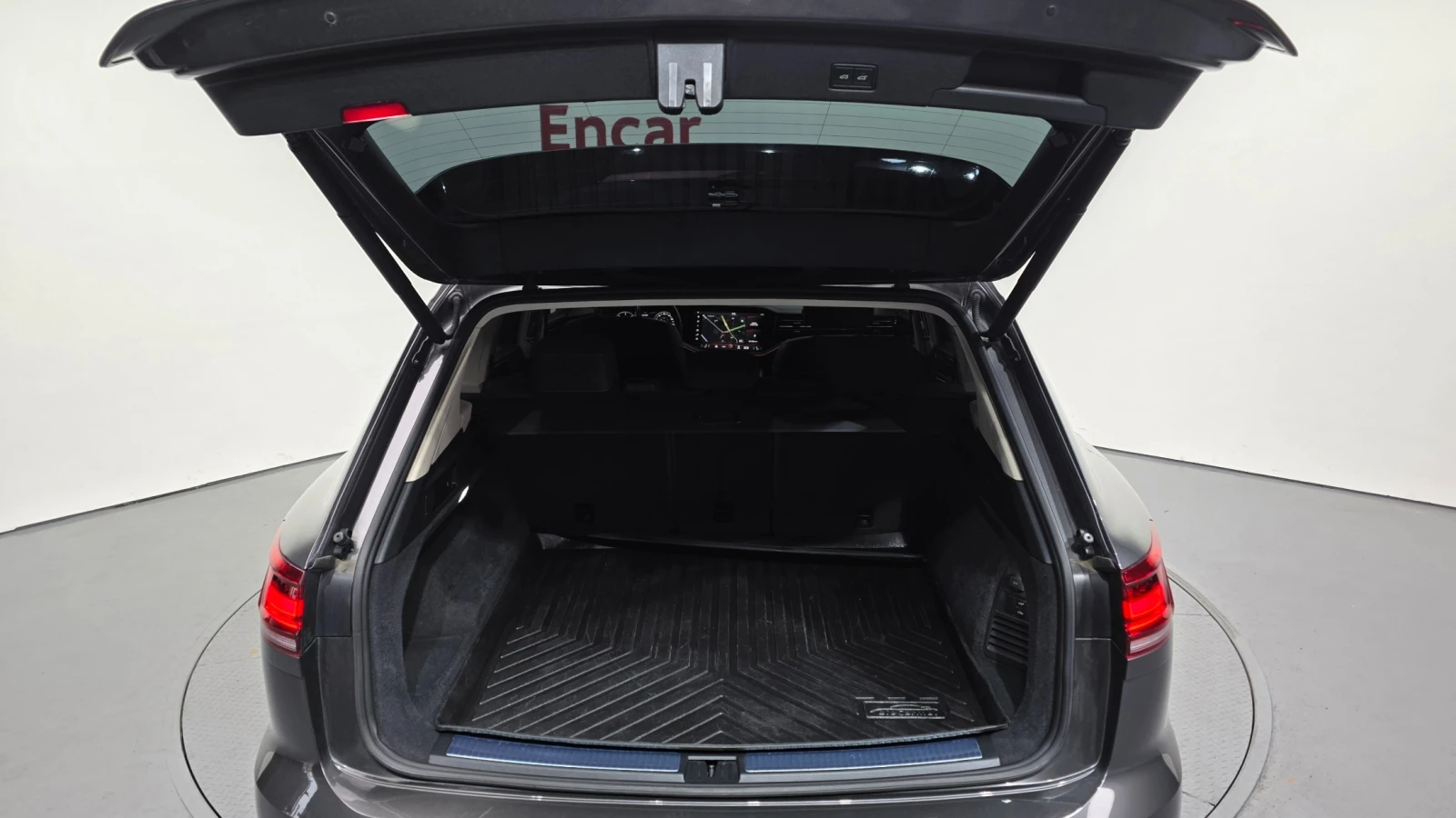VW Touareg PRESTIGE* ОБДУХ* ДИСТРОНИК* ВЪЗДУХ* MATRIX* MАСАЖ*, снимка 4 - Автомобили и джипове - 54785318