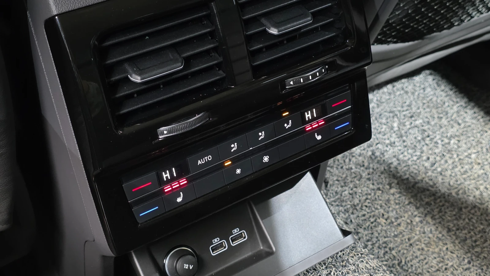 VW Touareg PRESTIGE* ОБДУХ* ДИСТРОНИК* ВЪЗДУХ* MATRIX* MАСАЖ*, снимка 17 - Автомобили и джипове - 54785318