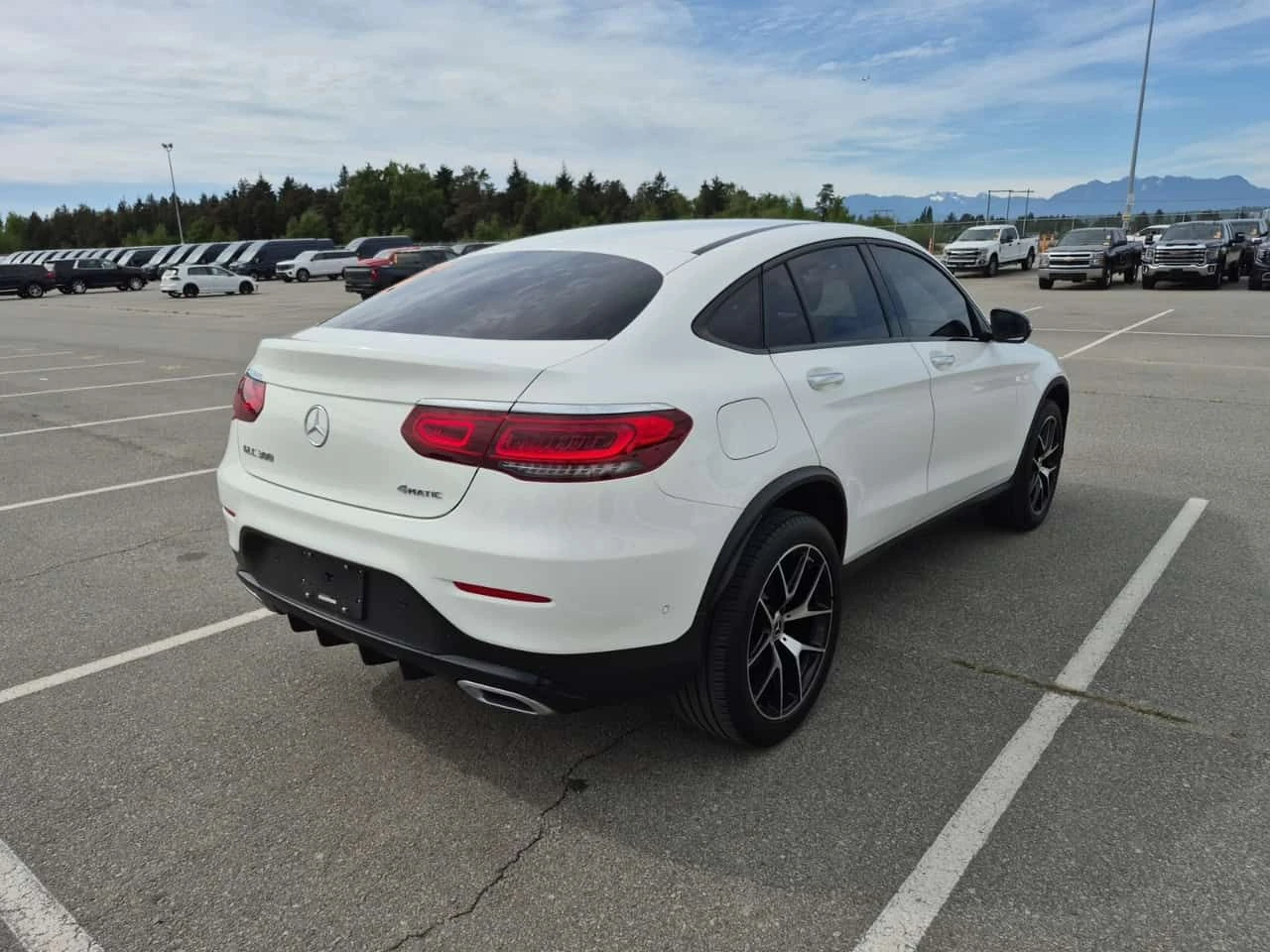 Mercedes-Benz GLC 300 COUPE| ПАМЕТ| ПАНОРАМА| ПОДГРЕВИ| 2 КЛЮЧА| , снимка 3 - Автомобили и джипове - 55057653