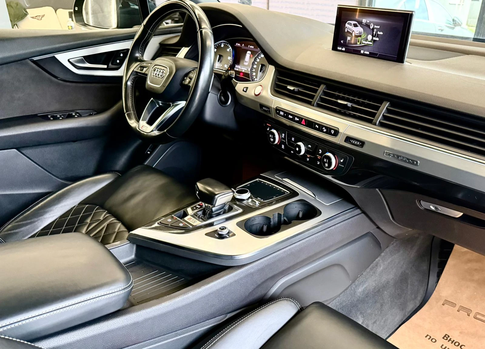 Audi SQ7 Quattro* S-Line* V8* Подгрев* Pano* ЛИЗИНГ, снимка 11 - Автомобили и джипове - 55689437