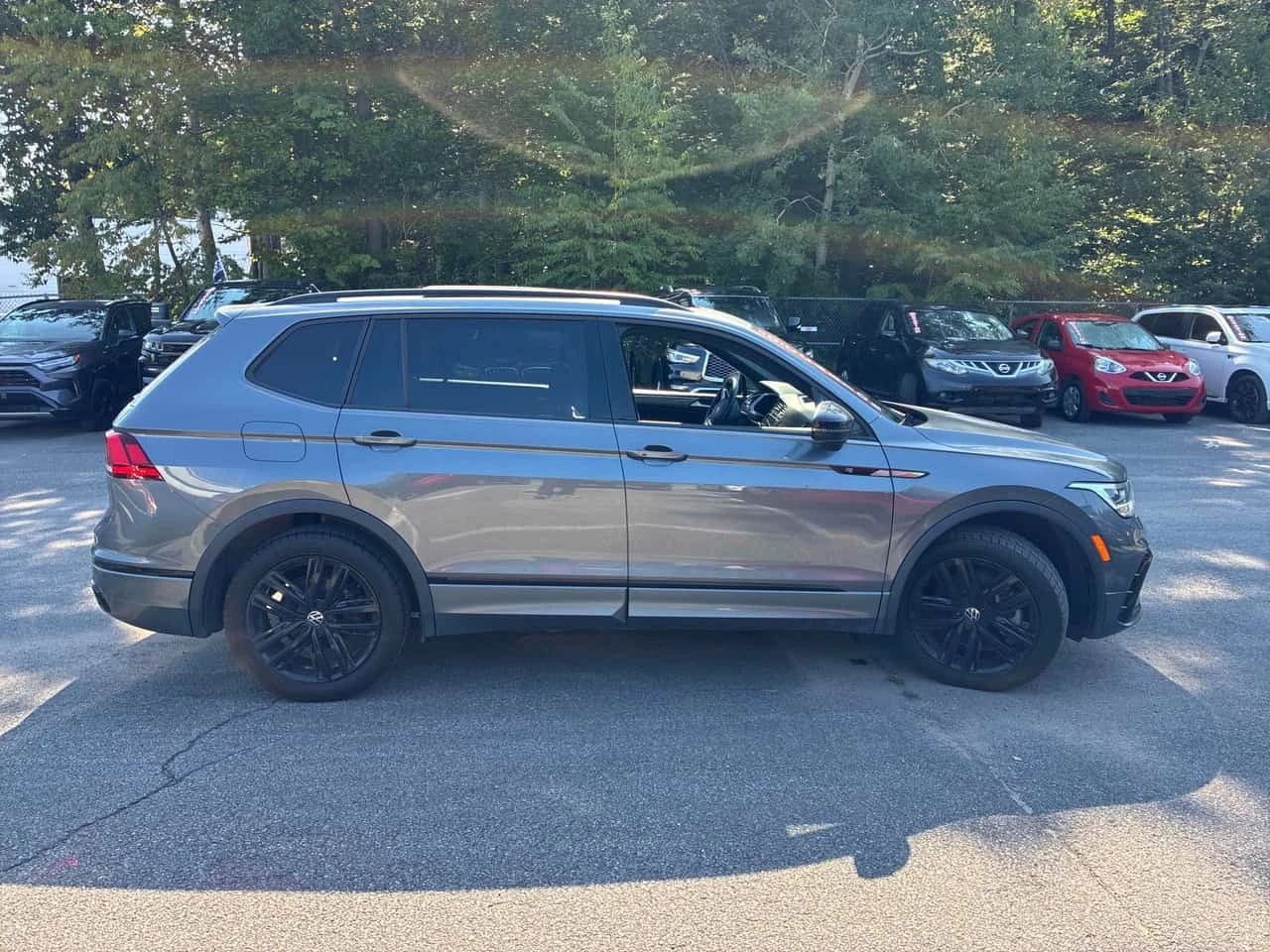 VW Tiguan * Comfortline R Line Black Edition * CARFAX * БЕЗ , снимка 3 - Автомобили и джипове - 56320679