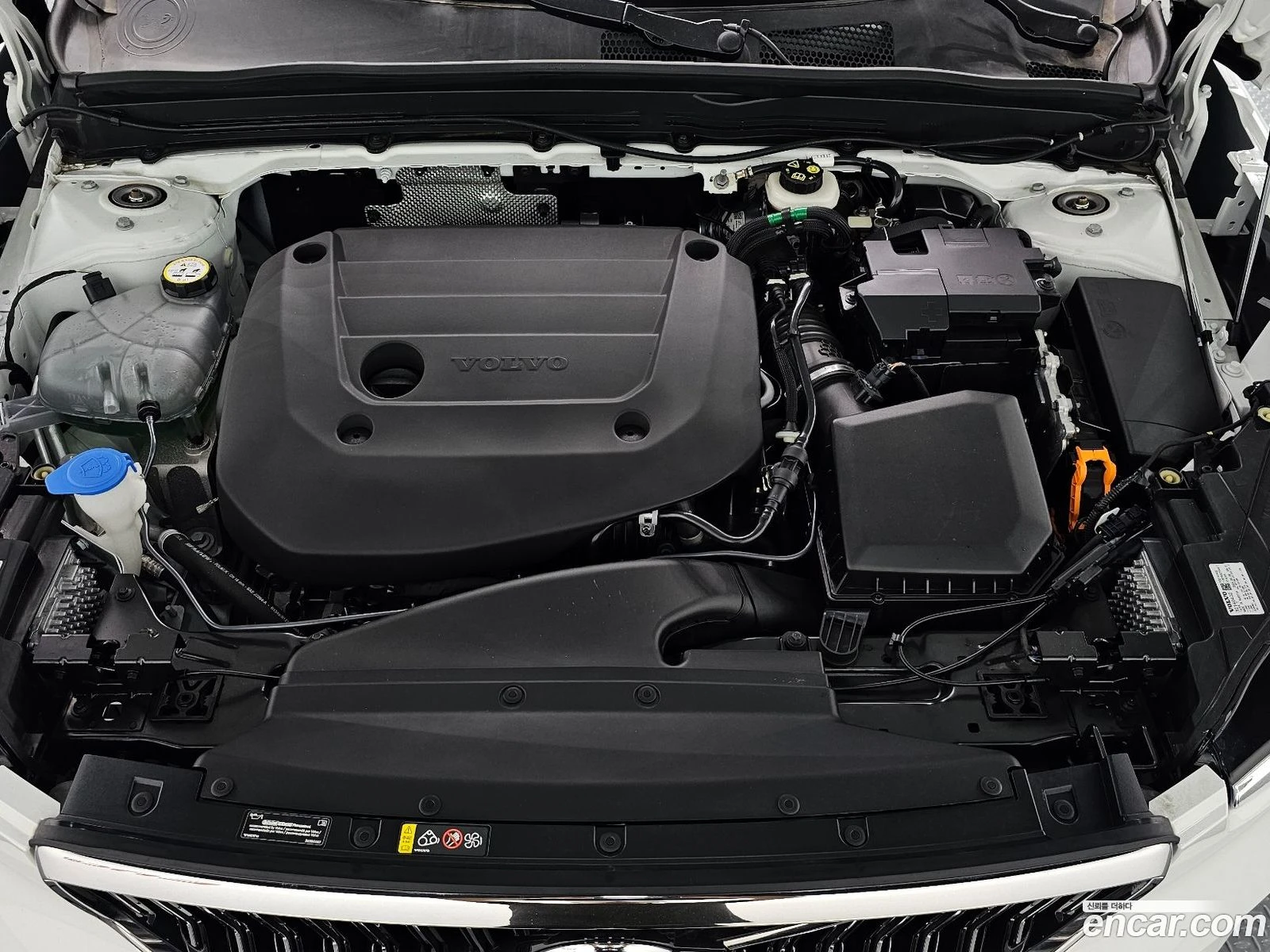 Volvo XC40 B4 Ultra Bright, снимка 6 - Автомобили и джипове - 56570326