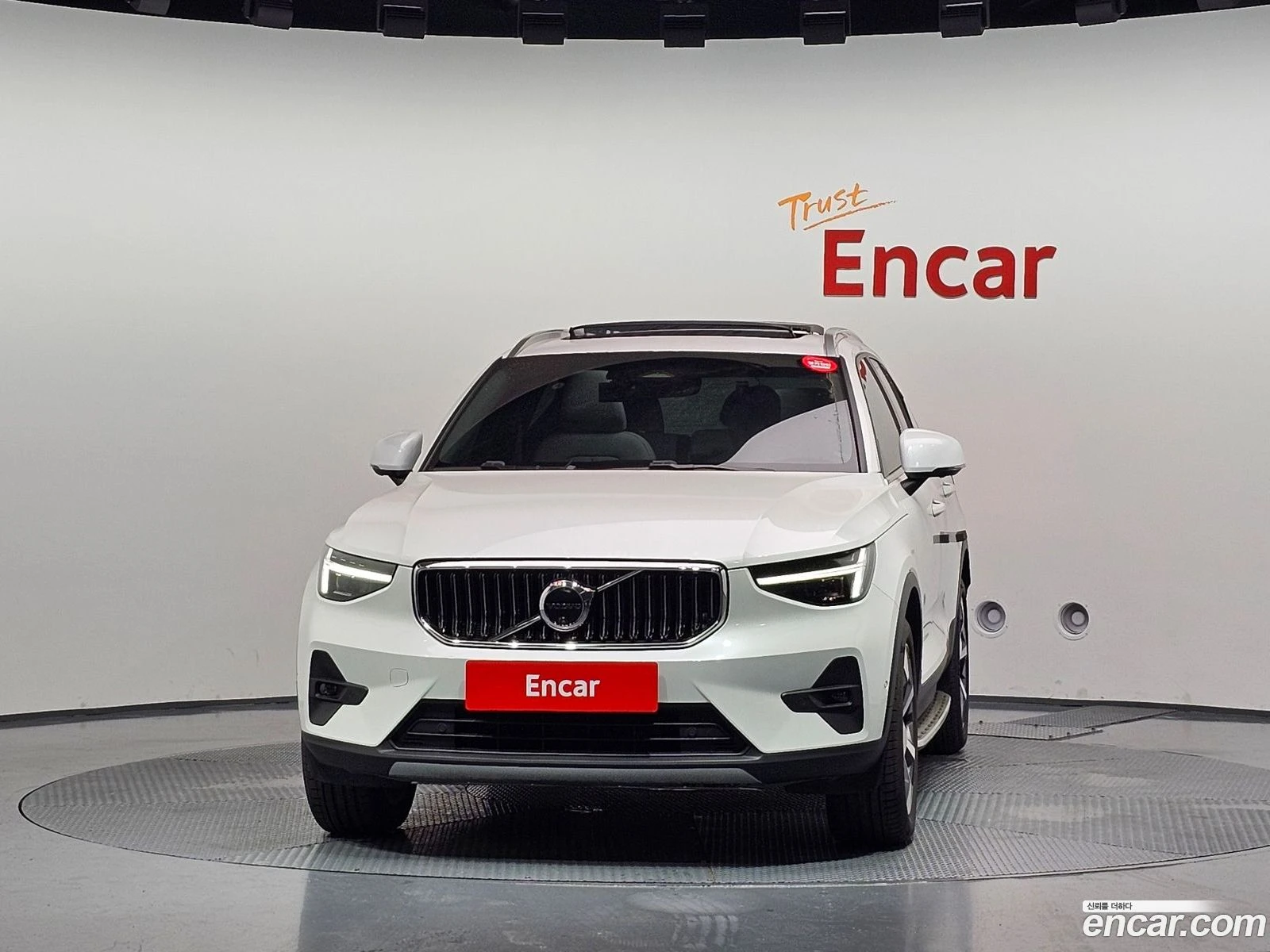 Volvo XC40 B4 Ultra Bright, снимка 3 - Автомобили и джипове - 56570326
