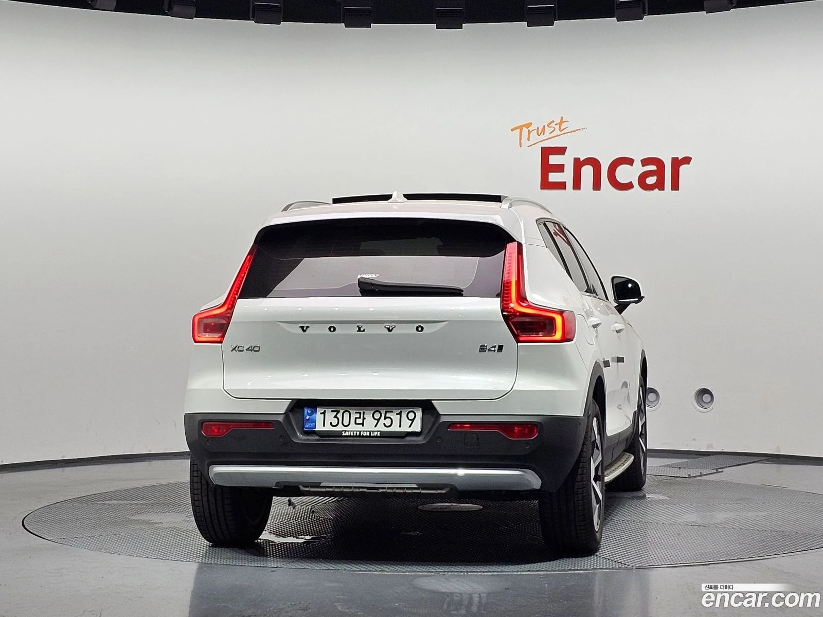 Volvo XC40 B4 Ultra Bright, снимка 4 - Автомобили и джипове - 56570326