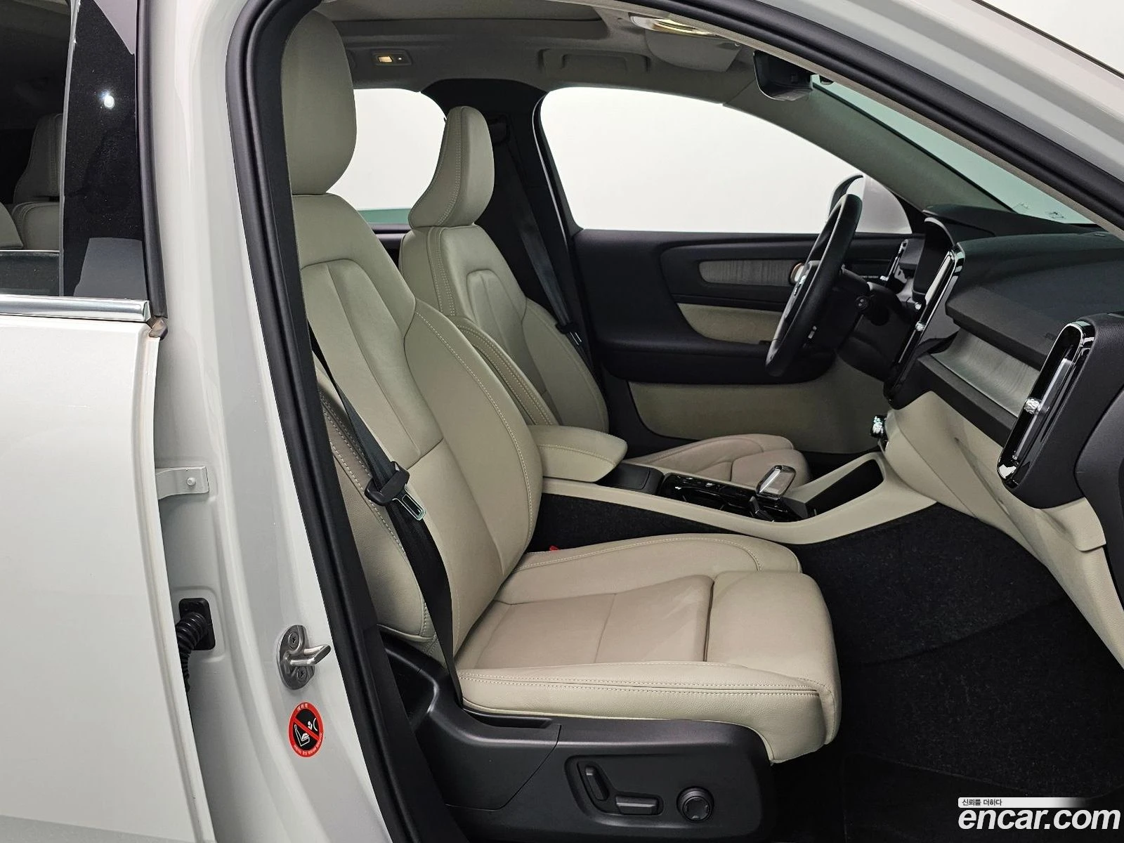 Volvo XC40 B4 Ultra Bright, снимка 11 - Автомобили и джипове - 56570326