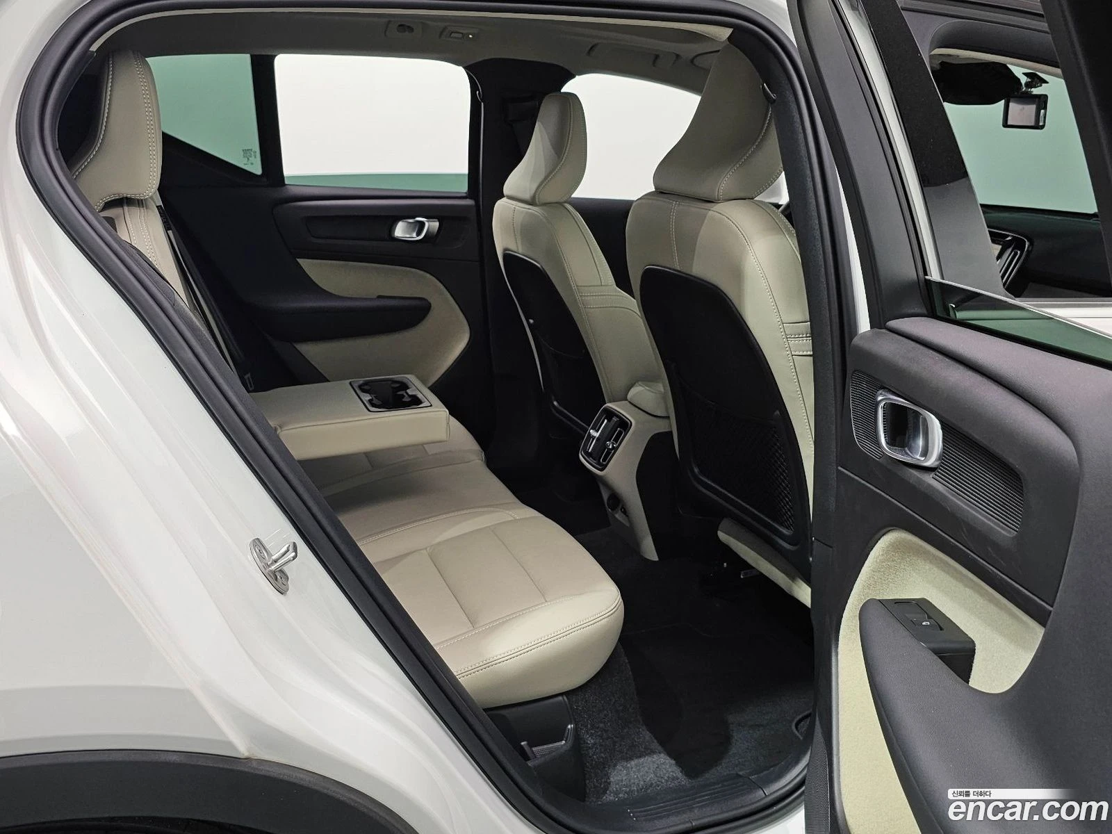 Volvo XC40 B4 Ultra Bright, снимка 12 - Автомобили и джипове - 56570326