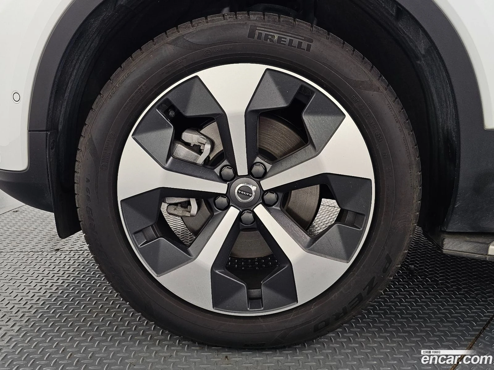 Volvo XC40 B4 Ultra Bright, снимка 5 - Автомобили и джипове - 56570326