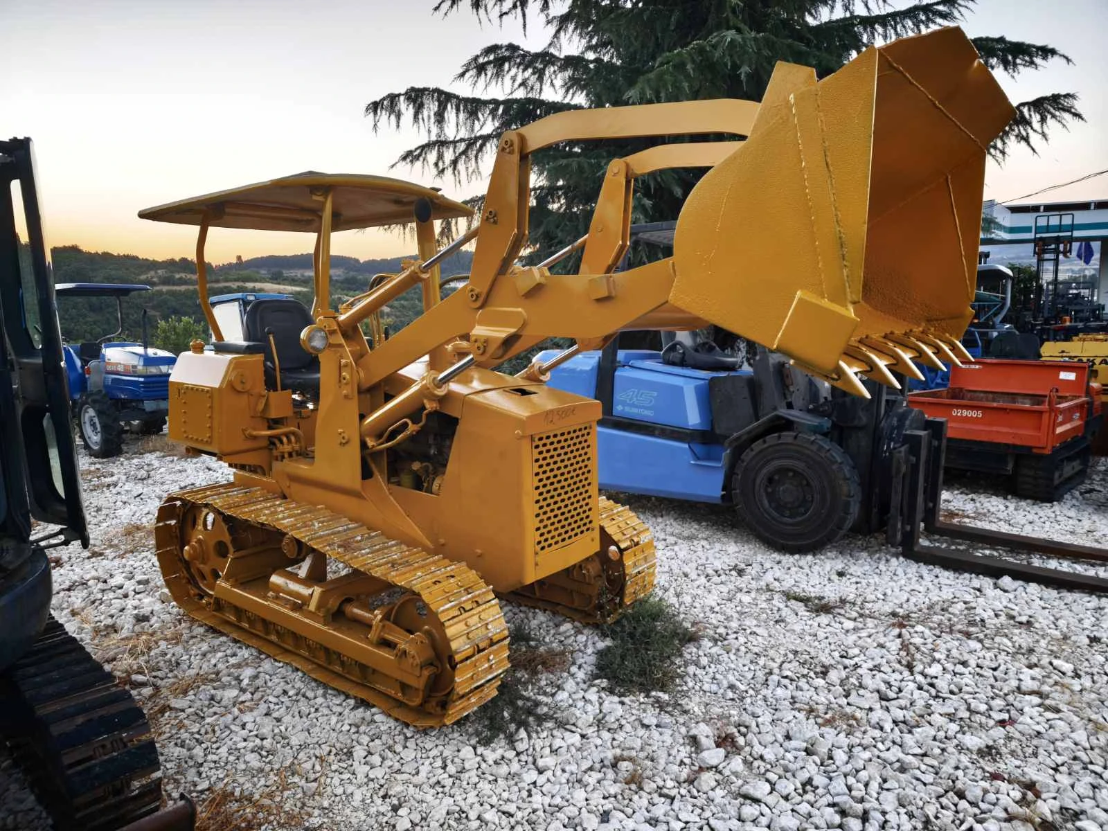 Други специализирани машини Komatsu ТОВАРАЧ верижен, снимка 7 - Индустриална техника - 38553711