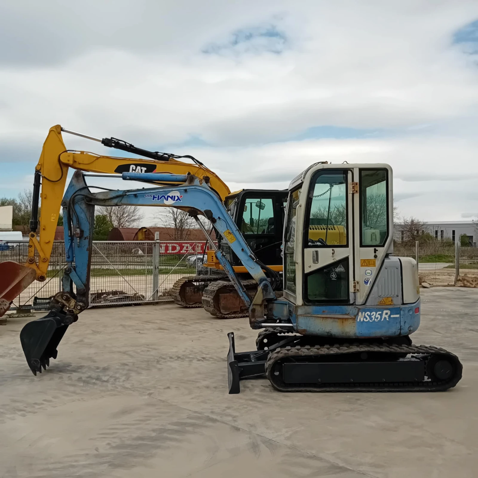 Багер Hitachi HANIX NS35R - НАЛИЧЕН!!! - изображение 2