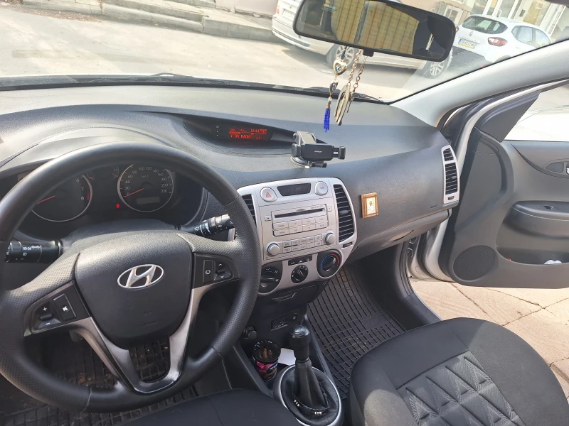 Hyundai I20, снимка 8 - Автомобили и джипове - 49630344