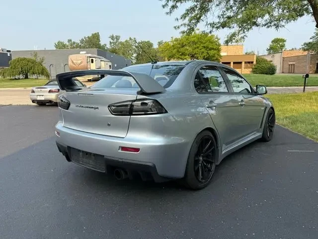 Mitsubishi Lancer EVOLUTION GSR - изображение 4