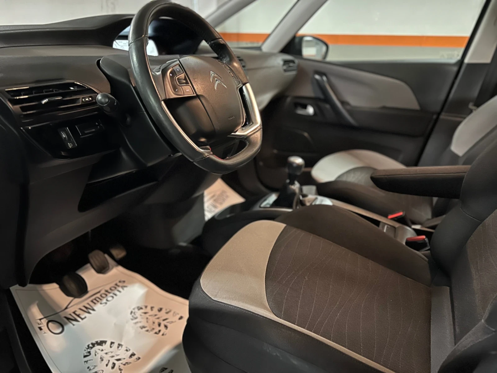 Citroen C4 Picasso 1.6HDI-Лизинг през Уникредит по 320лв на месец - изображение 10