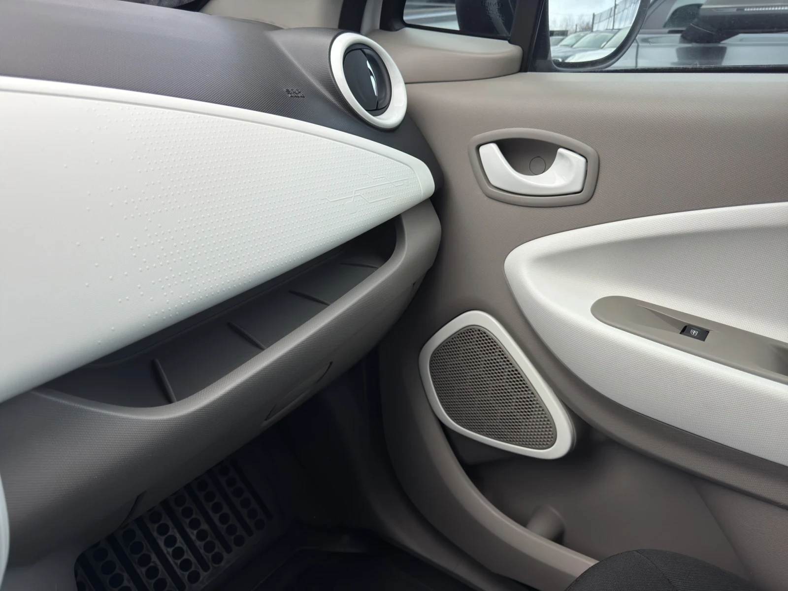 Renault Zoe 41KWH* ПАРКТРОНИК* РЕГИСТРИРАН*  | Mobile.bg — изображение 11