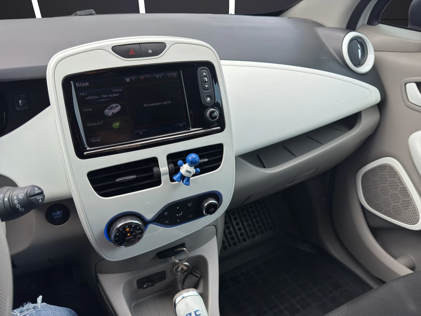 Renault Zoe 41KWH* ПАРКТРОНИК* РЕГИСТРИРАН*  - изображение 10