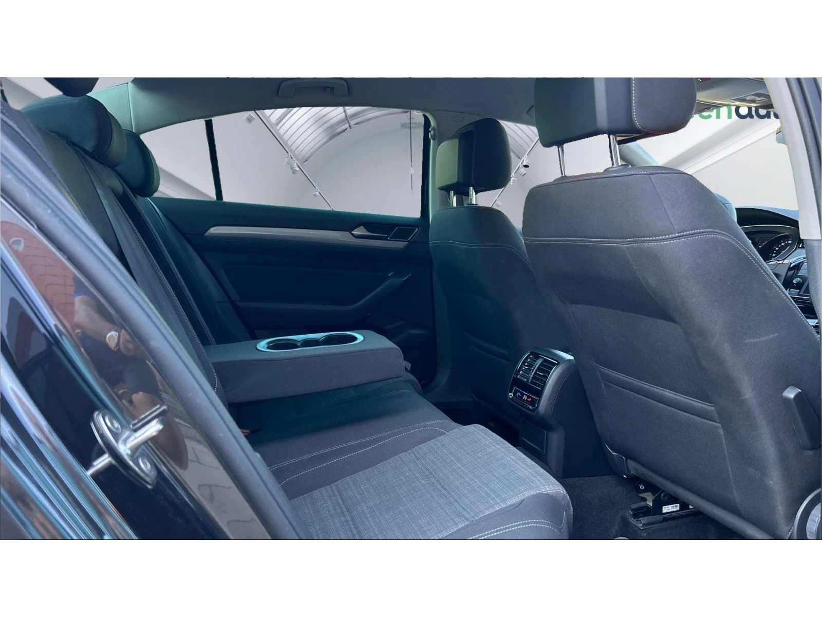 VW Passat 2.0 TDi DSG SCR Business, Месечна вноска от 575 лв - изображение 10