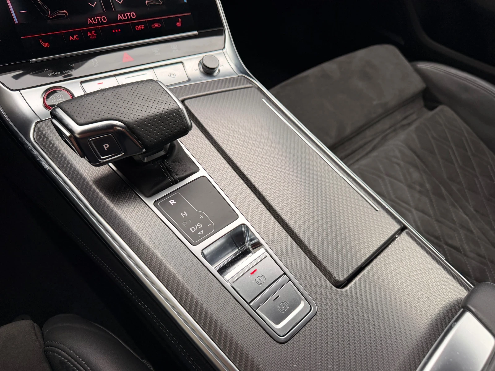 Audi Rs6 CARBON CERAMIC / ВЪЗДУШНО ОКАЧВАНЕ, снимка 16 - Автомобили и джипове - 53892590