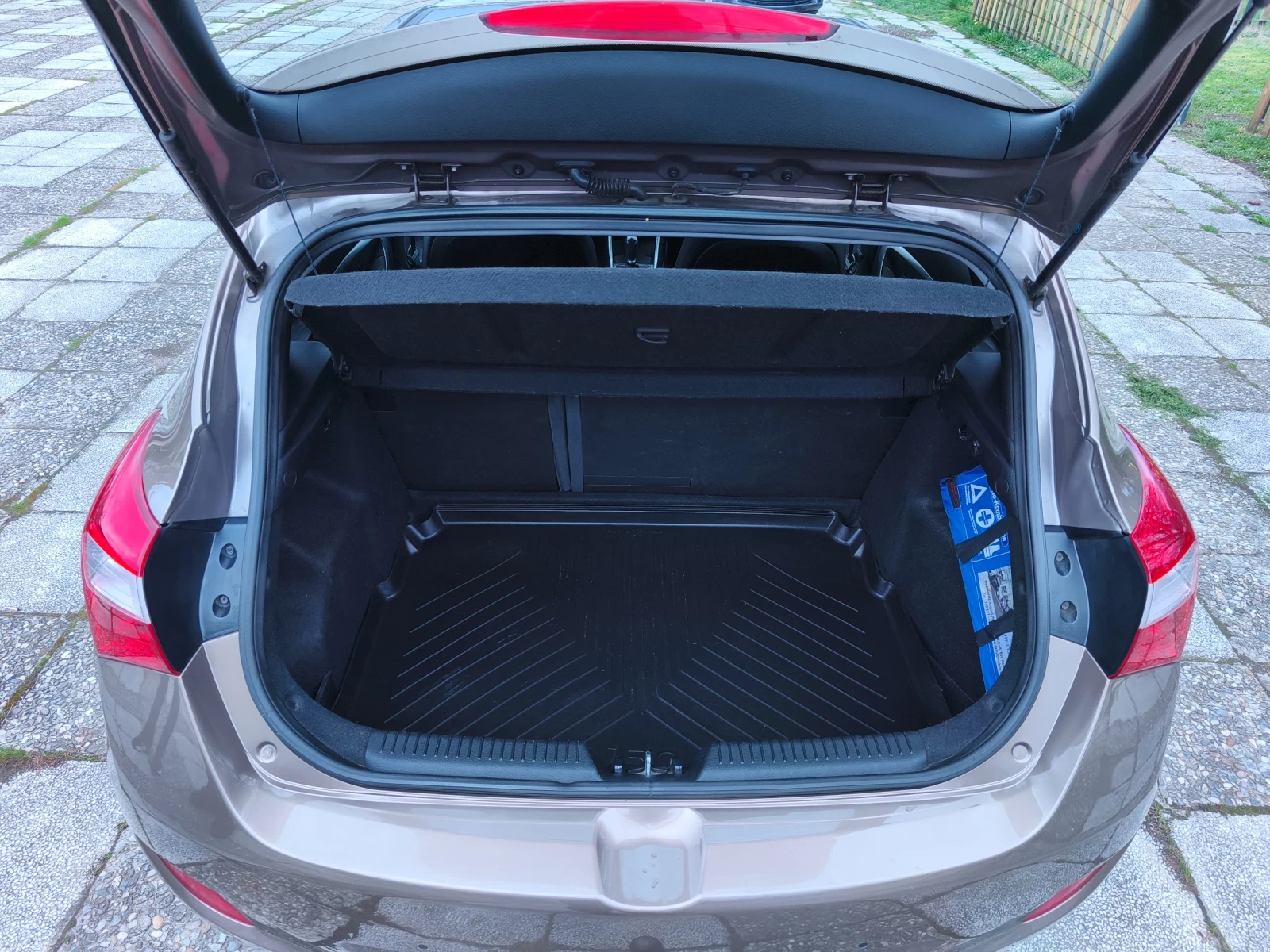 Hyundai I30 1.4 90hp TOP, снимка 14 - Автомобили и джипове - 54089644