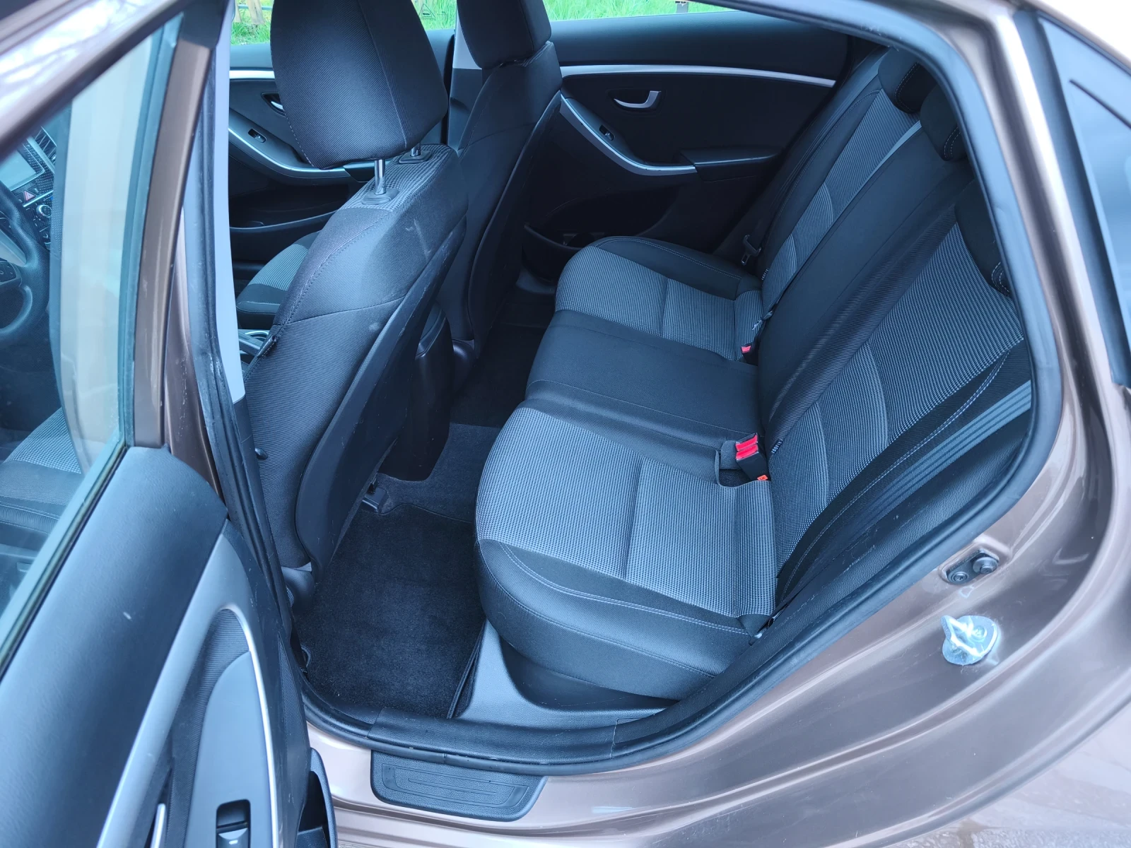 Hyundai I30 1.4 90hp TOP, снимка 8 - Автомобили и джипове - 54089644