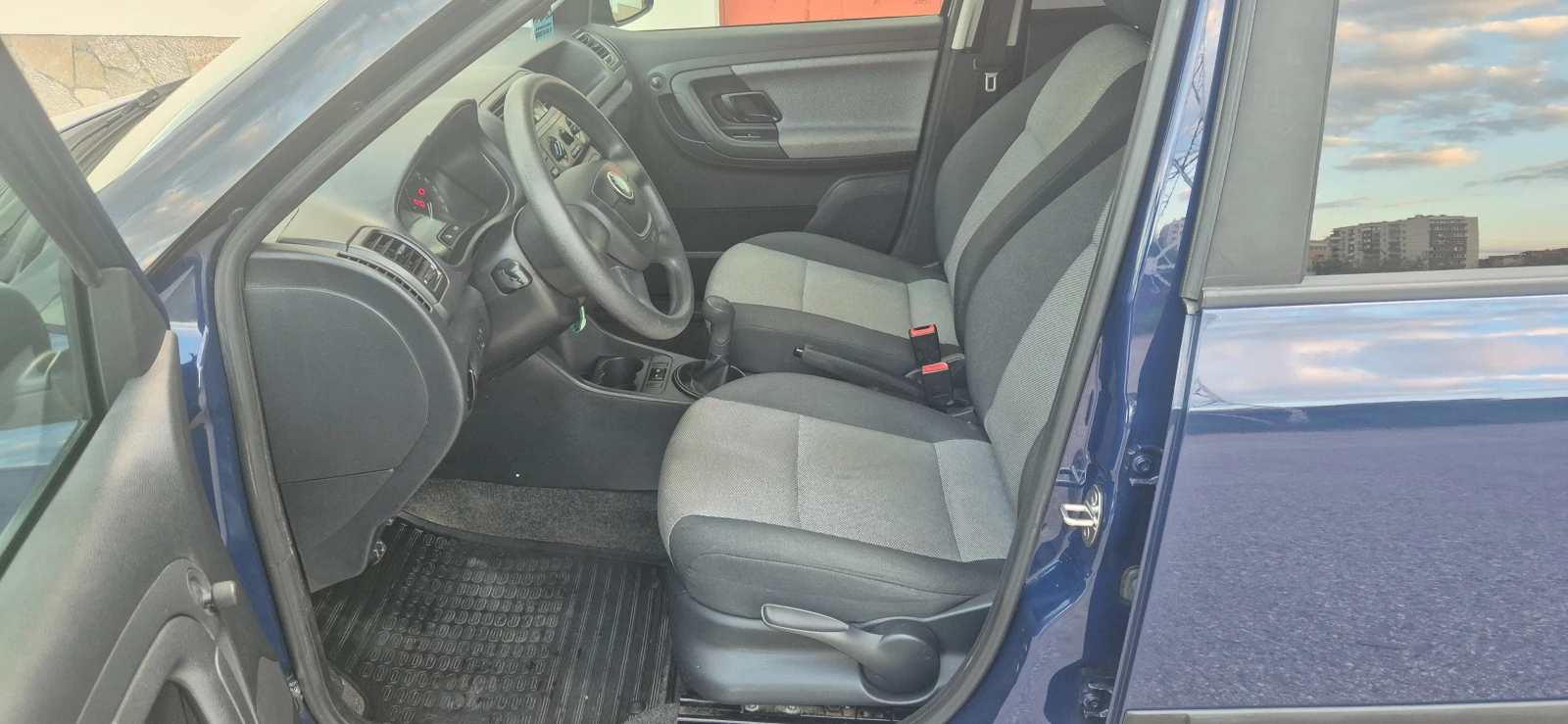 Skoda Fabia 1.2* Клима* 2012г.* Фейс* , снимка 2 - Автомобили и джипове - 54272552