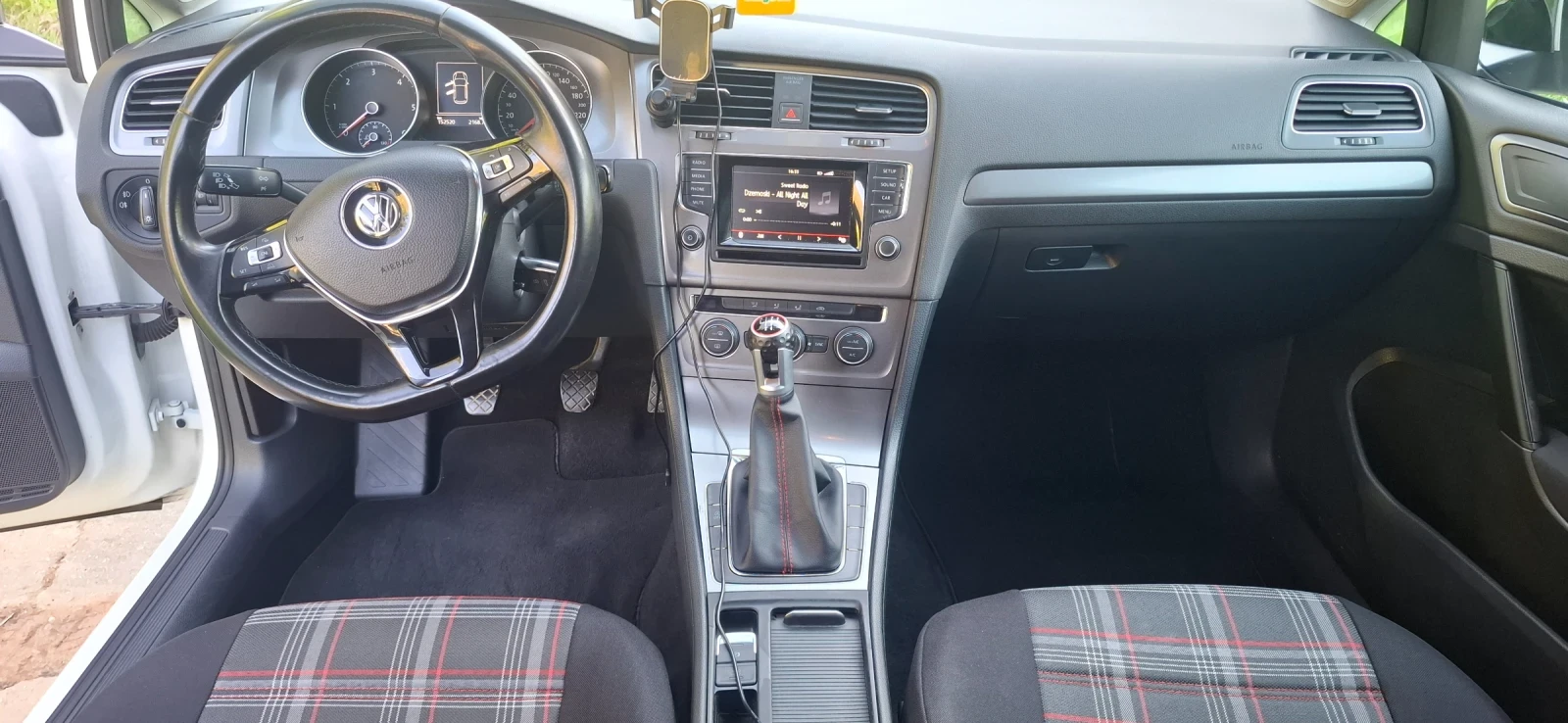 VW Golf GTD, снимка 11 - Автомобили и джипове - 54320627
