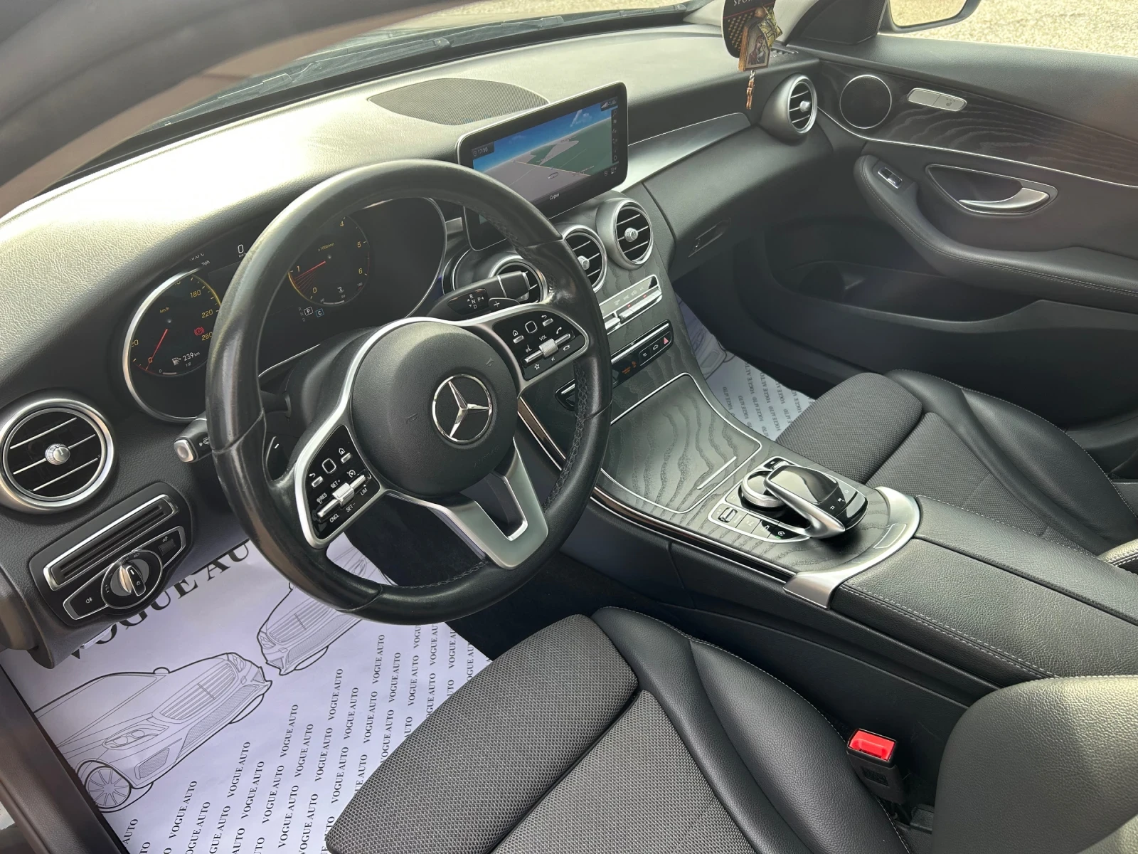 Mercedes-Benz C 220 d* 4MATIC* AMG* MULTIBEAM, снимка 7 - Автомобили и джипове - 54323658