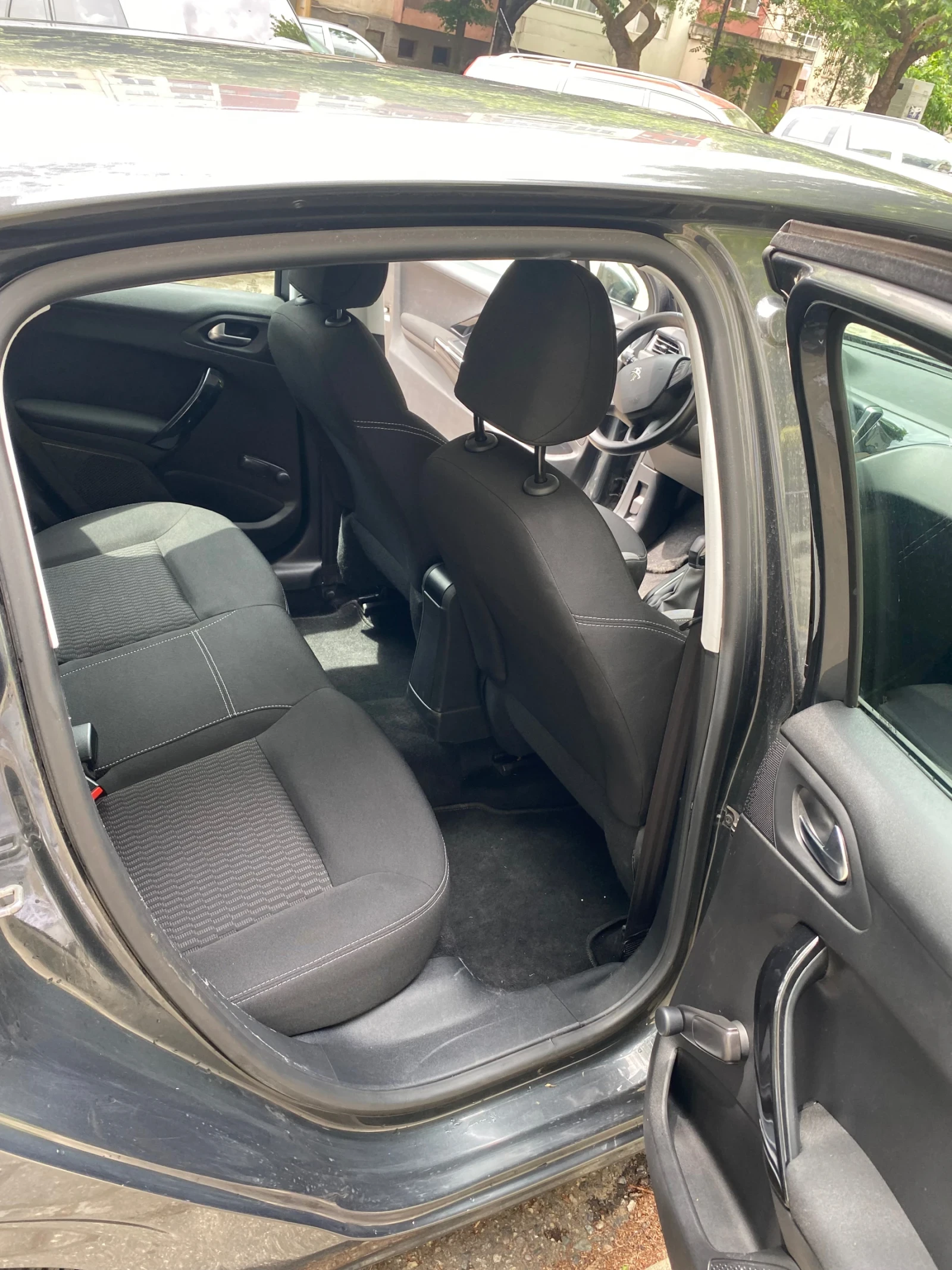 Peugeot 208, снимка 6 - Автомобили и джипове - 54610518