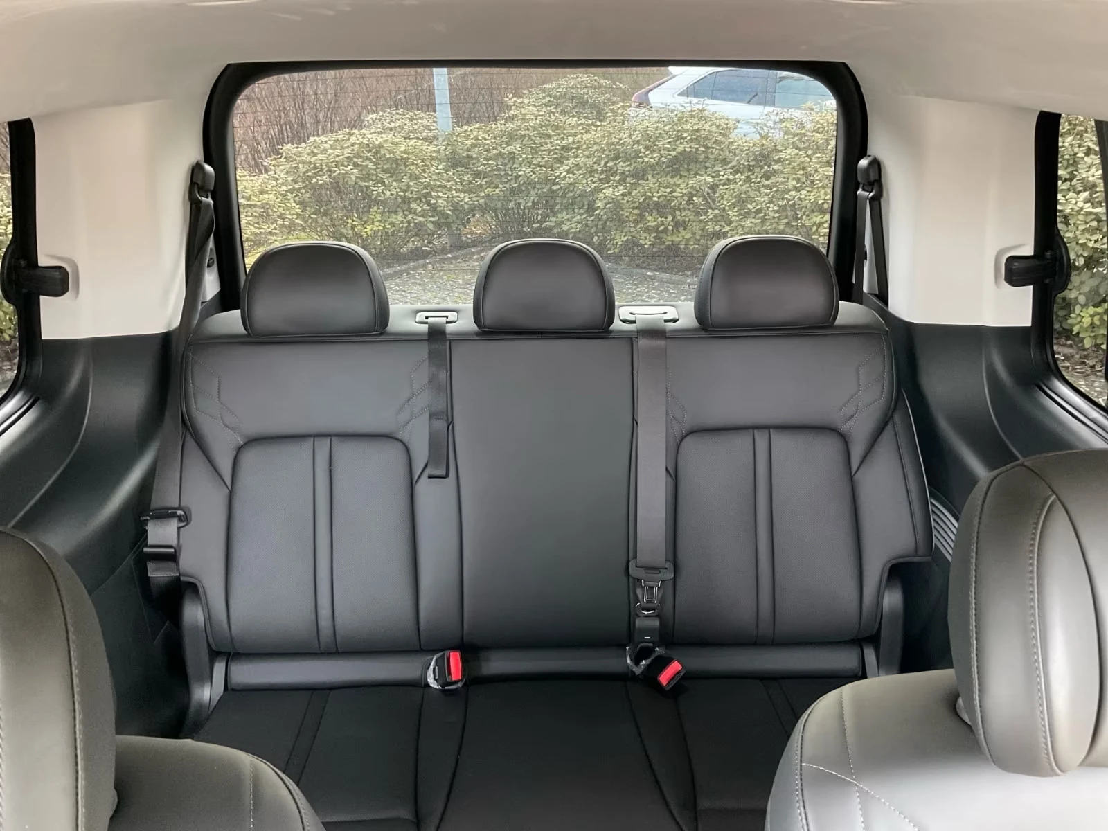 Hyundai Staria STARIA/SIGNATURE/224HP/7МЕСТЕН/360/NAVI/246h, снимка 16 - Автомобили и джипове - 54754861