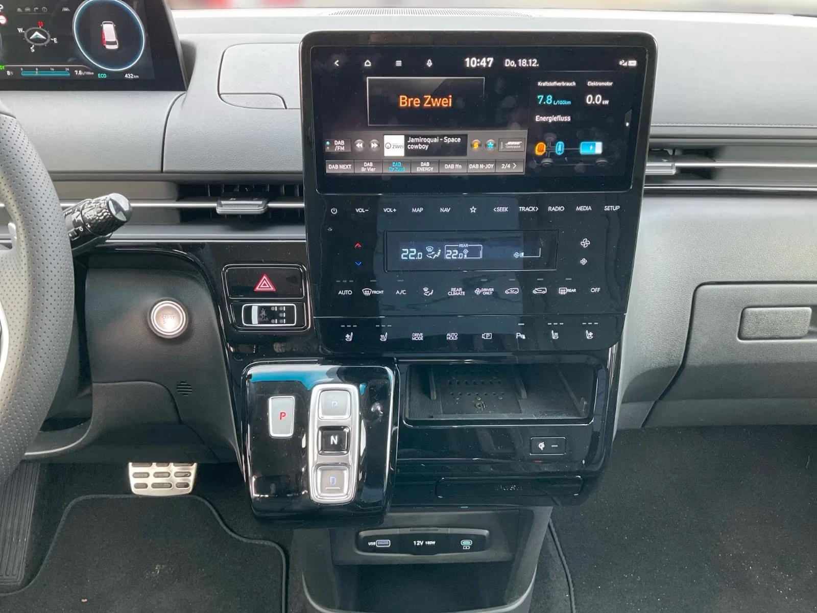 Hyundai Staria STARIA/SIGNATURE/224HP/7МЕСТЕН/360/NAVI/246h, снимка 10 - Автомобили и джипове - 54754861