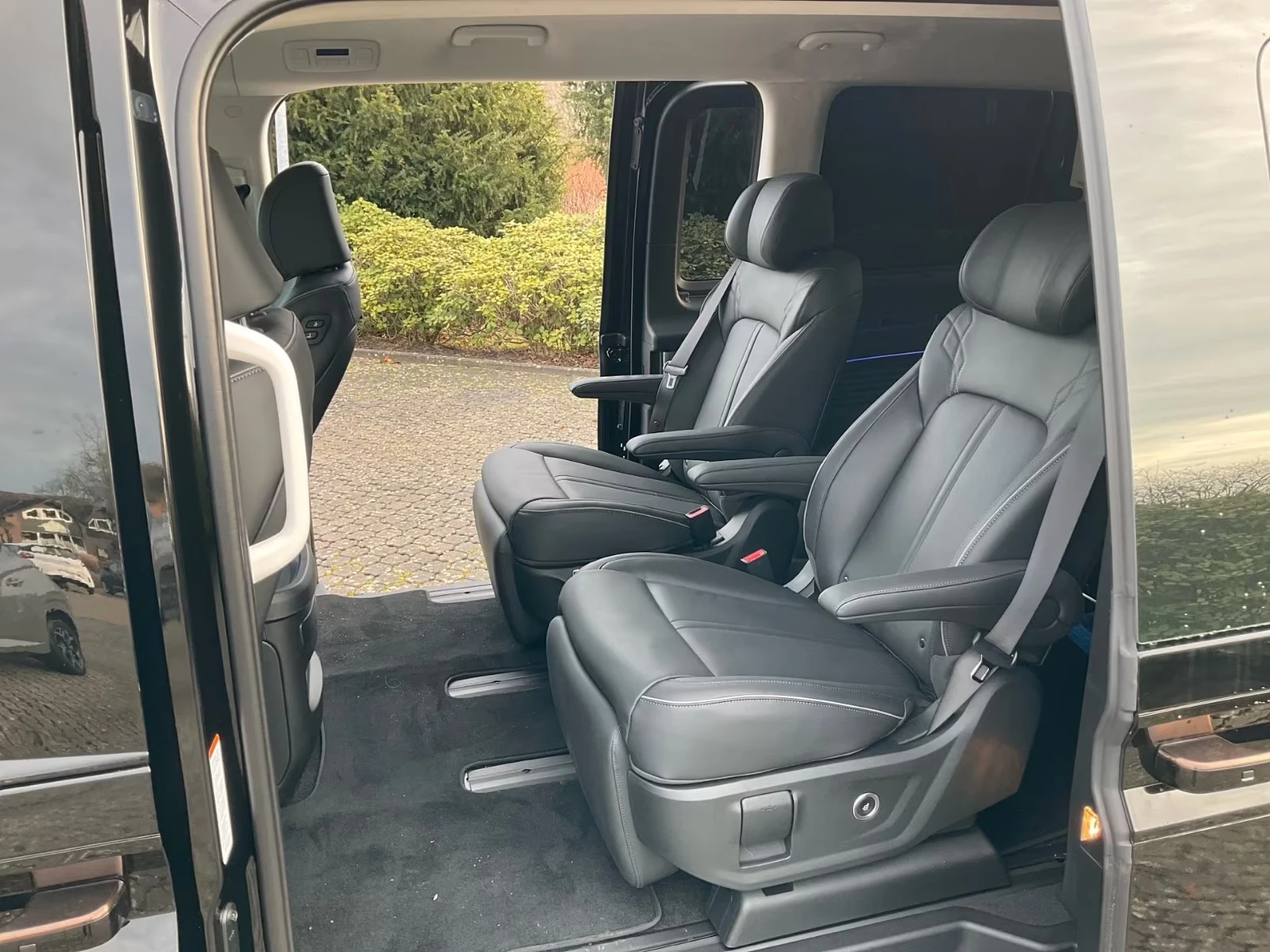 Hyundai Staria STARIA/SIGNATURE/224HP/7МЕСТЕН/360/NAVI/246h, снимка 13 - Автомобили и джипове - 54754861