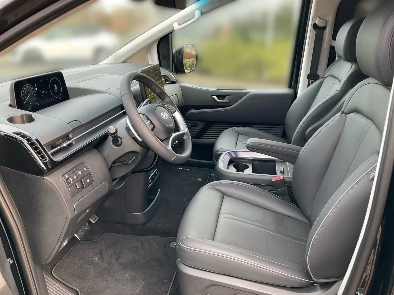 Hyundai Staria STARIA/SIGNATURE/224HP/7МЕСТЕН/360/NAVI/246h, снимка 6 - Автомобили и джипове - 54754861