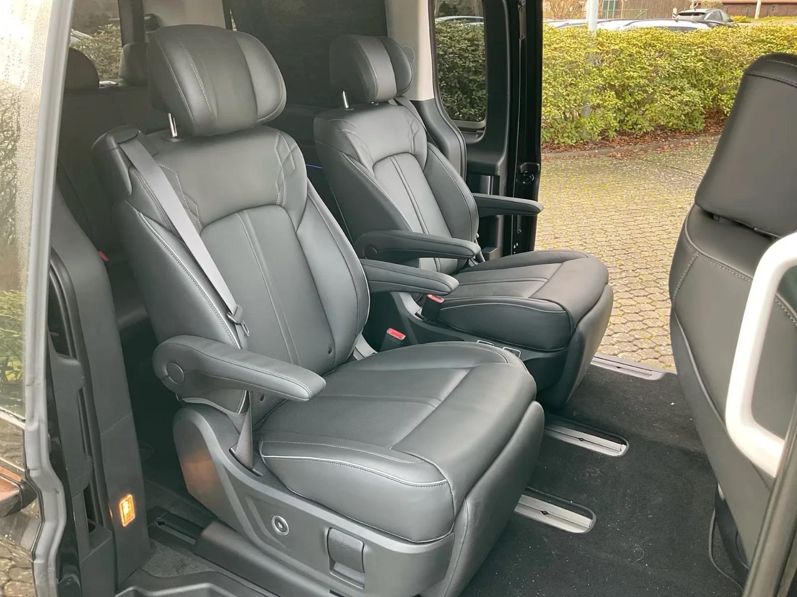 Hyundai Staria STARIA/SIGNATURE/224HP/7МЕСТЕН/360/NAVI/246h, снимка 12 - Автомобили и джипове - 54754861