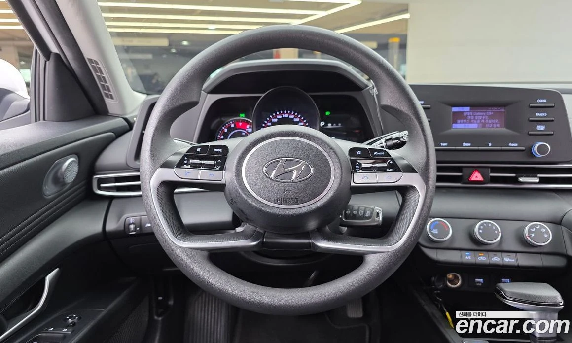 Hyundai Elantra 1.6 LPi Style, снимка 13 - Автомобили и джипове - 55940396