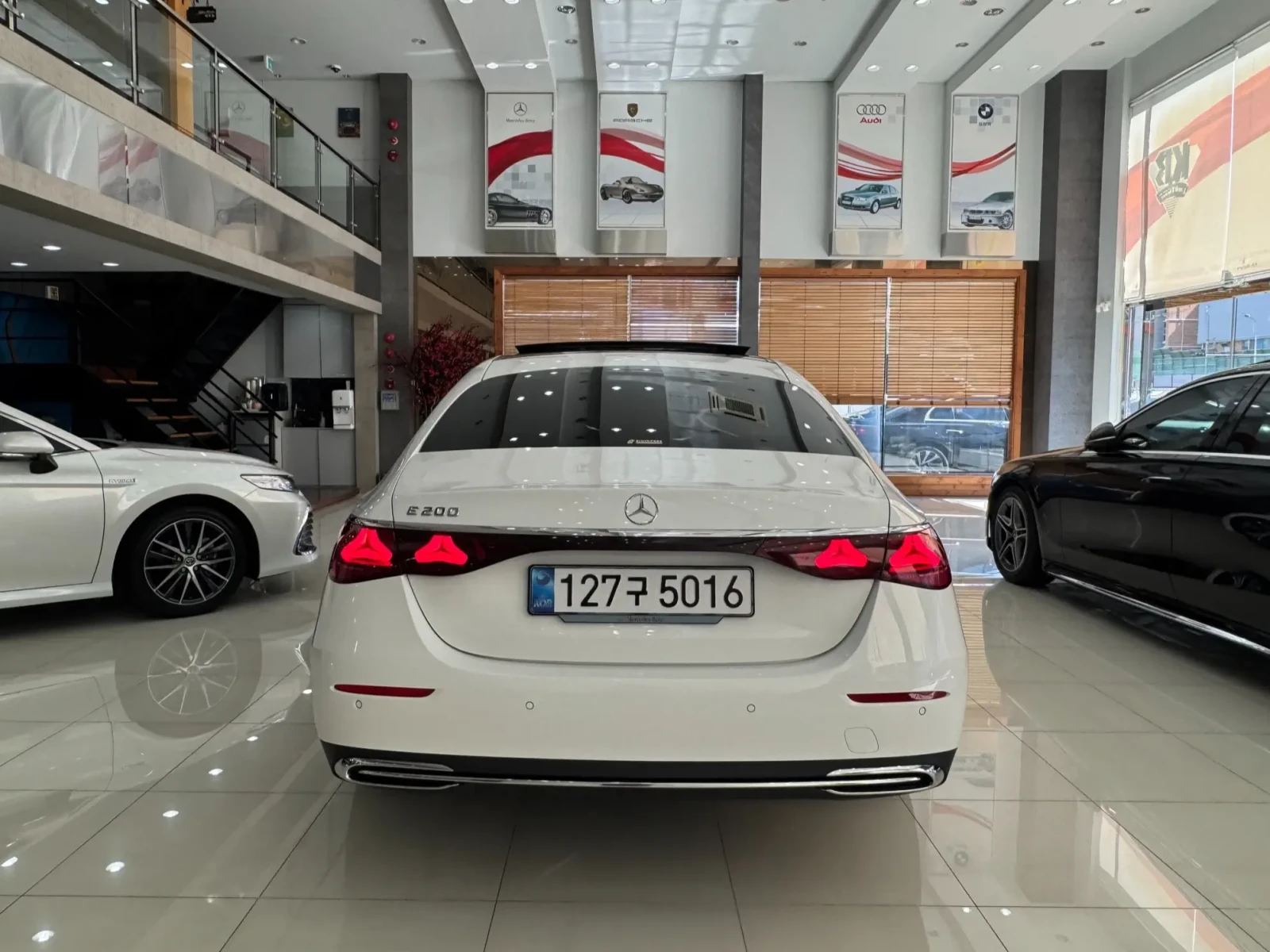 Mercedes-Benz E 200 AVANTGARDE | КРАЙНА ЦЕНА, снимка 3 - Автомобили и джипове - 56022625