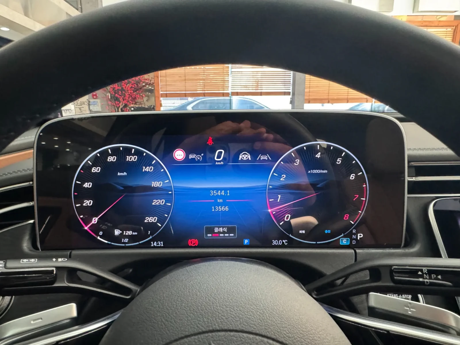 Mercedes-Benz E 200 AVANTGARDE | КРАЙНА ЦЕНА, снимка 8 - Автомобили и джипове - 56022625