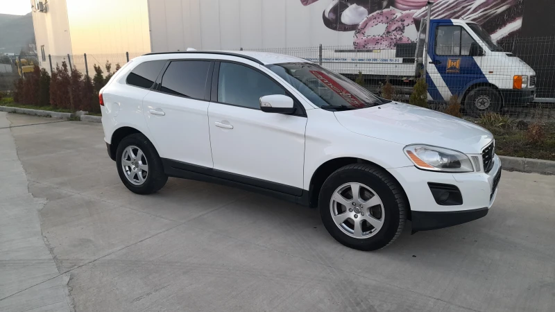 Volvo XC60 2.0 D4 - SWISS , снимка 3 - Автомобили и джипове - 52851358
