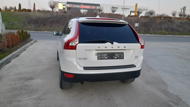 Volvo XC60 2.0 D4 - SWISS , снимка 5 - Автомобили и джипове - 52851358