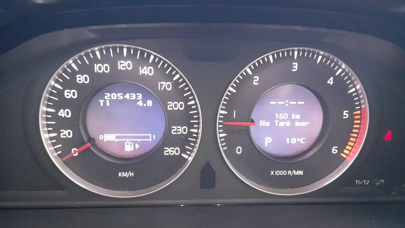 Volvo XC60 2.0 D4 - SWISS , снимка 16 - Автомобили и джипове - 52851358