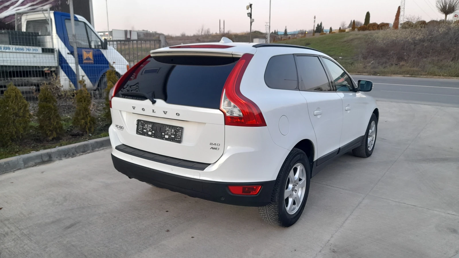 Volvo XC60 2.0 D4 - SWISS  - изображение 4