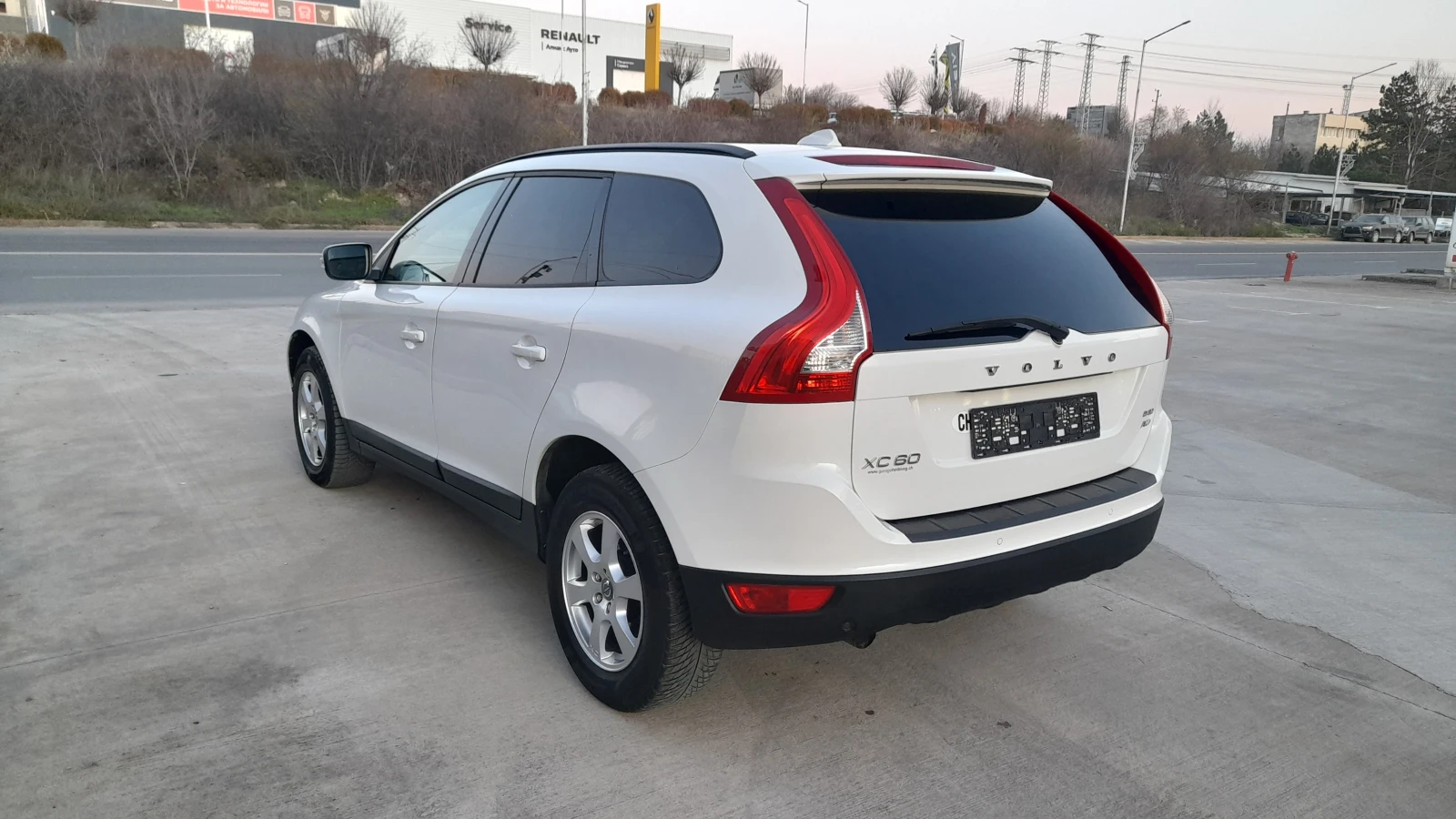 Volvo XC60 2.0 D4 - SWISS  - изображение 6