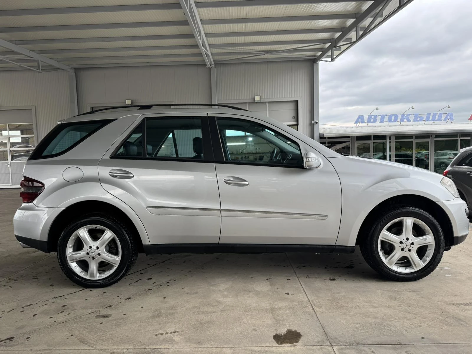 Mercedes-Benz ML 320 CDI* 224ps* 4М* КОЖА* КАМЕРА* НАВИ, снимка 6 - Автомобили и джипове - 54025236