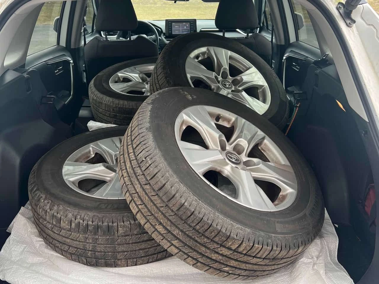 Toyota Rav4 * Hybrid XLE * ГЛАВНО ПРЕДСТАВИТЕЛСТВО* , снимка 10 - Автомобили и джипове - 54096431