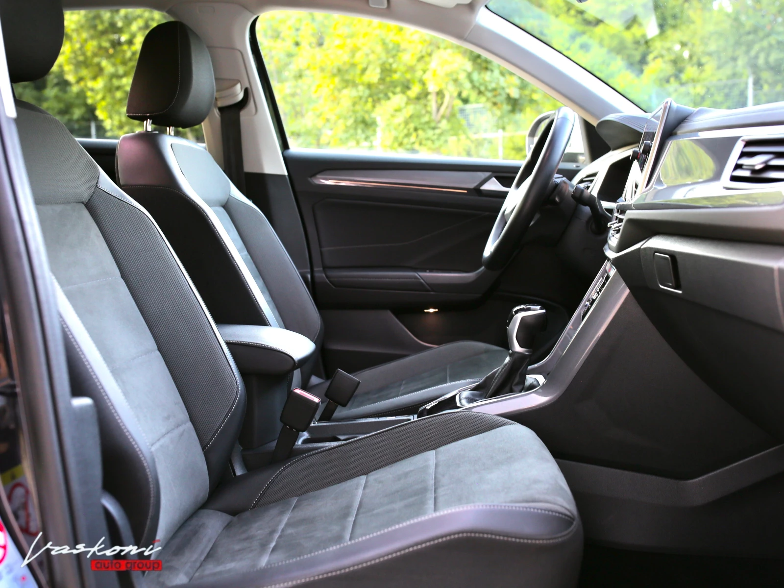 VW T-Roc 2.0 TDI FACELIFT IQ.LIGHT, снимка 11 - Автомобили и джипове - 55008577