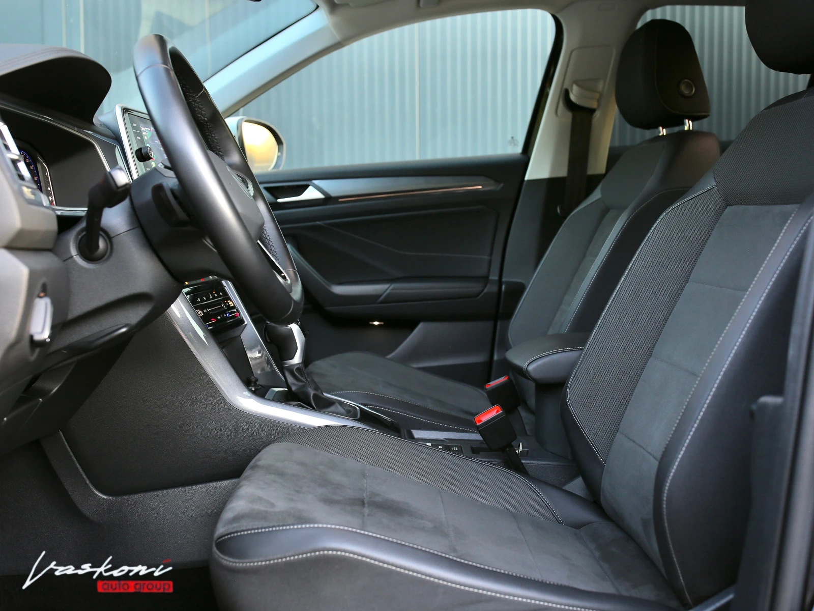 VW T-Roc 2.0 TDI FACELIFT IQ.LIGHT, снимка 9 - Автомобили и джипове - 55008577