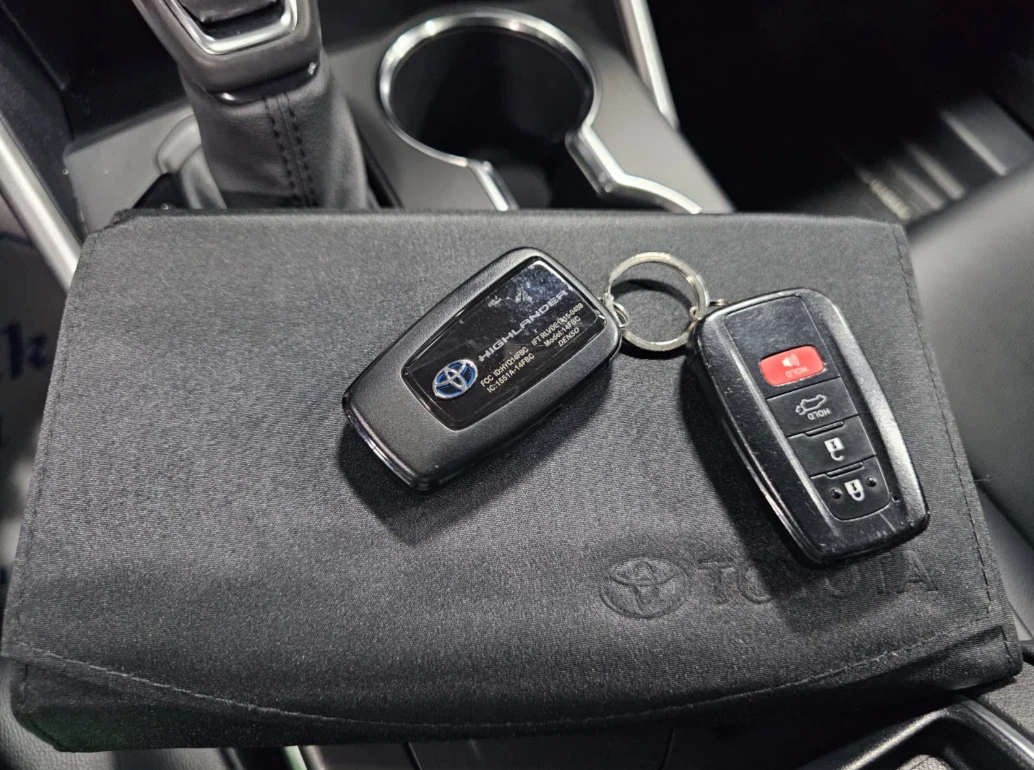 Toyota Highlander AWD* XLE* Softex* м.Точки* ACC* Подгрев* 7-местен, снимка 16 - Автомобили и джипове - 56083713